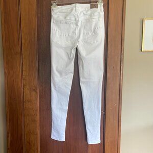 American Eagle Women's Hi-Rise Jegging Jeans in White- Size 6 Regular